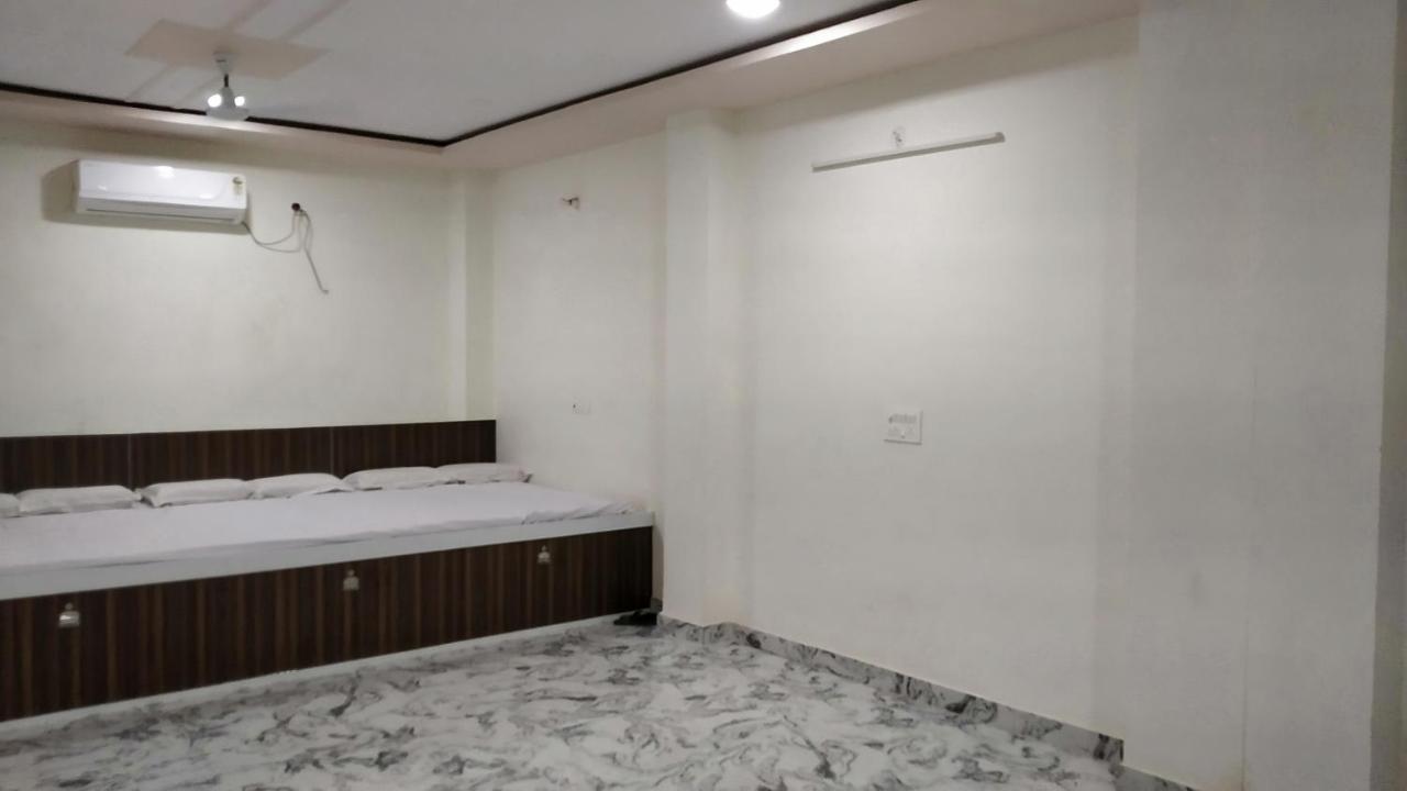 Rajlakshmi Guest House Матхура Екстер'єр фото